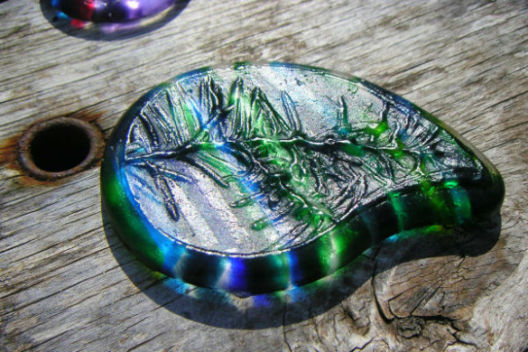 Cast glass leaf