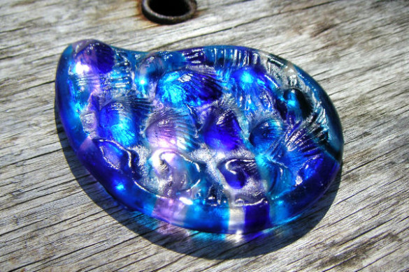 Cast glass leaf shells